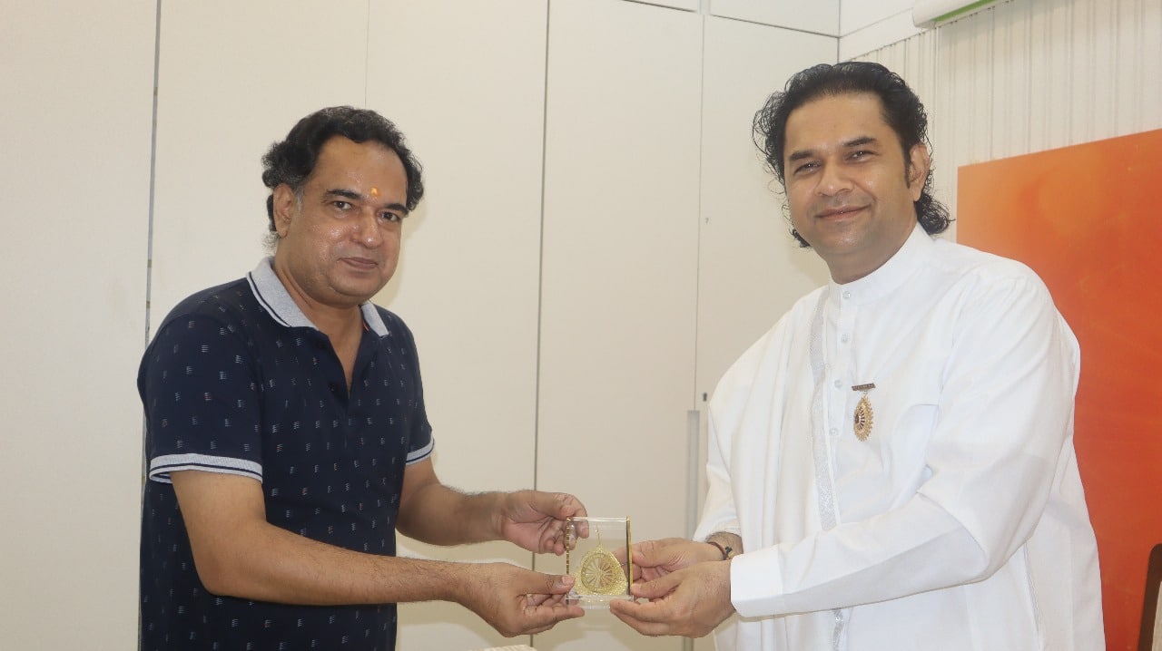 Sonu Tyagi and Rajyogi Brahma Kumar Nikunj Ji Meet for a Transformative Dialogue on Spirituality and Media in Mumbai